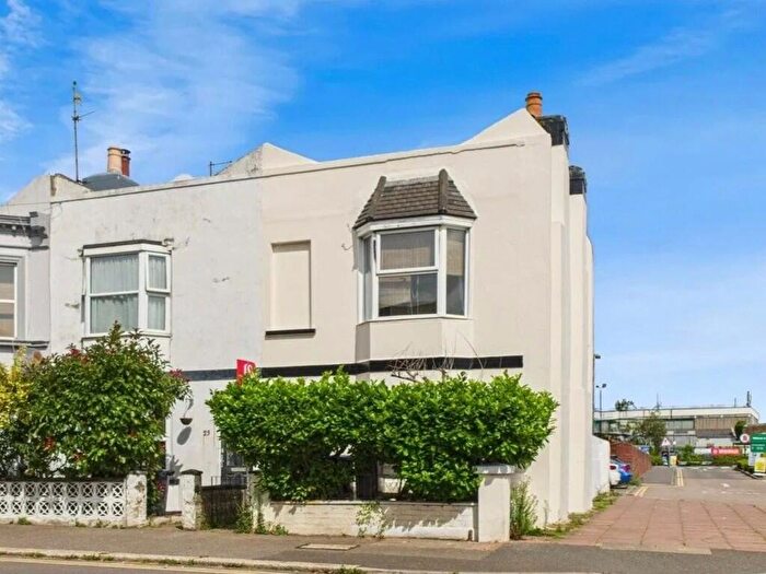 2 Bedroom End Of Terrace House To Rent In Newland Road, Worthing, BN11