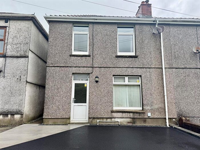 3 Bedroom Semi-Detached House For Sale In Ammanford, SA18