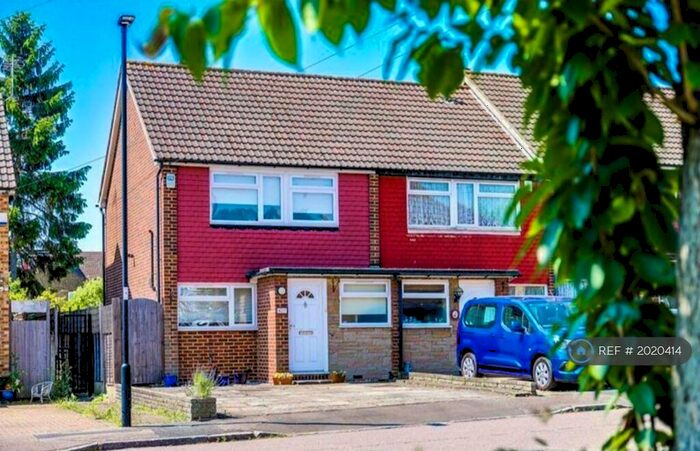 3 Bedroom End Of Terrace House To Rent In Youngmans Close, Enfield, EN2