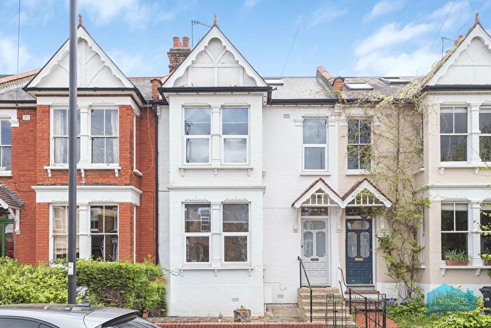 5 Bedroom Terraced House For Sale In Warwick Road, Bounds Green, London, N11