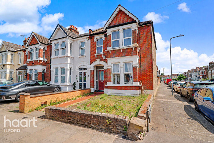 3 Bedroom End Of Terrace House For Sale In Quebec Road, Ilford, IG1