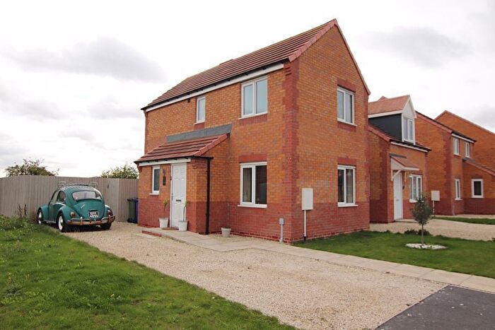 2 Bedroom Semi-Detached House For Sale In Sidings Road, Grimsby, DN31