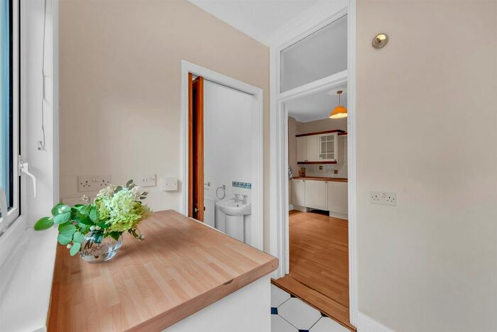 2 Bedroom Flat For Sale In Morgan Road, Bromley, BR1