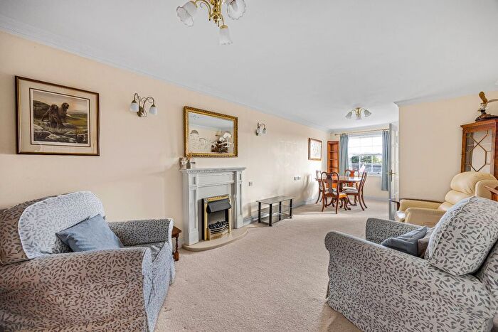 2 Bedroom Flat For Sale In Commercial Street, Cheltenham, Gloucestershire, GL50