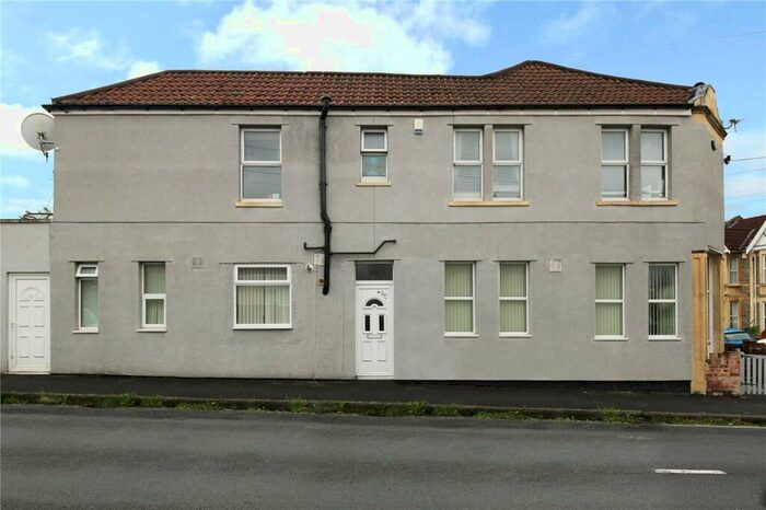 2 Bedroom Apartment For Sale In Winchester Road, Bristol, BS4