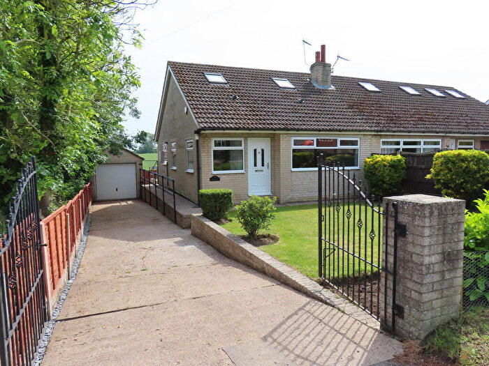 3 Bedroom Semi-Detached Bungalow To Rent In High Street, West Cowick, DN14