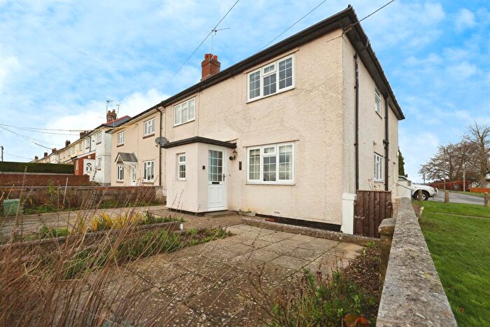 3 Bedroom Semi Detached House For Sale In Larkhill Road, Durrington, Salisbury, SP4