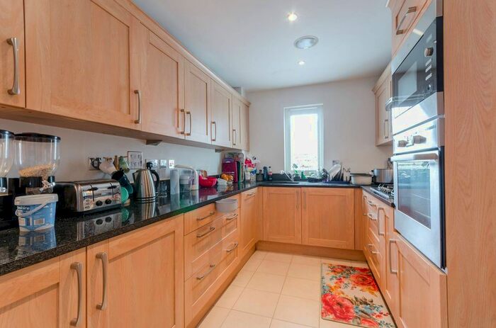 2 Bedroom Flat To Rent In Camborne Road, Sutton, SM2