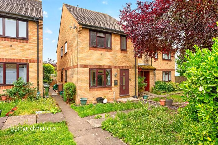 1 Bedroom Terraced House For Sale In Boscombe Road, Worcester Park, KT4