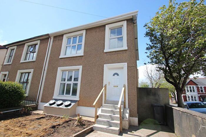4 Bedroom Flat To Rent In Gabalfa, Cardiff, CF14