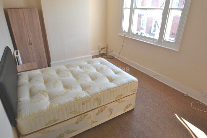3 Bedroom Flat To Rent In Waylen Street, Reading, RG1