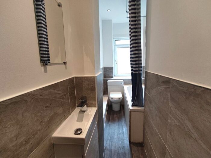 1 Bedroom Flat To Rent In Cumbernauld Road, Dennistoun, Glasgow, G31