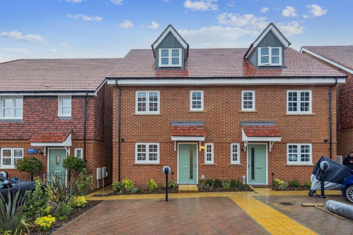 4 Bedroom Semi-Detached House To Rent In Electric Close, Godalming, GU7