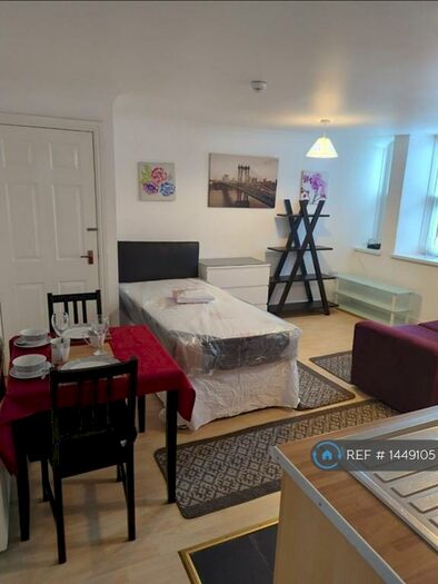 Studio To Rent In Ty Capel Zion, Tylorstown, Ferndale, CF43