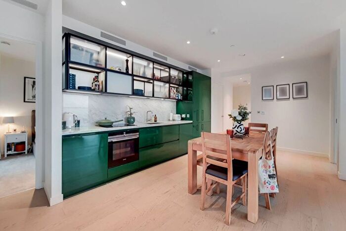 2 Bedroom Flat To Rent In Wardian London, Canary Wharf, London, E14