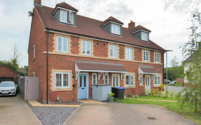 3 Bedroom End Of Terrace House For Sale In Fieldfare Way, Melksham, SN12