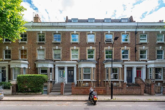 4 Bedroom Flat To Rent In Loftus Road, Shepherd's Bush, London, W12
