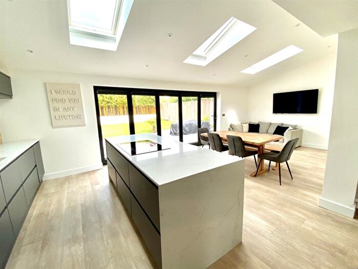 4 Bedroom Detached House For Sale In Broadwaters Road, Oulton Broad, Lowestoft, Suffolk, NR33