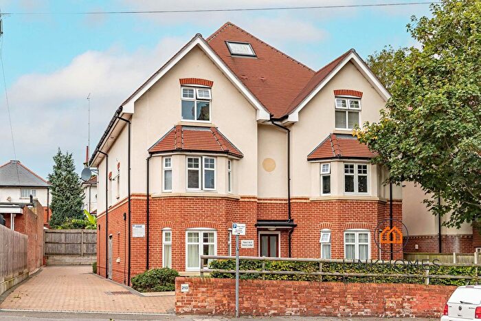 2 Bedroom Flat For Sale In Charminster Road, Bournemouth, BH8