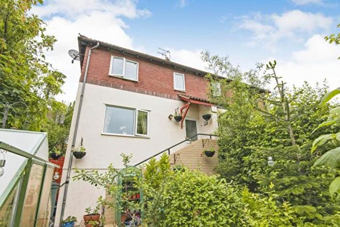 2 Bedroom House To Rent In Kinnerton Way, EX4
