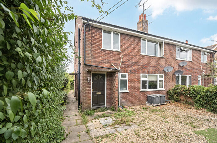 2 Bedroom Maisonette For Sale In Cumnor Road, Farmoor, Oxford, OX2