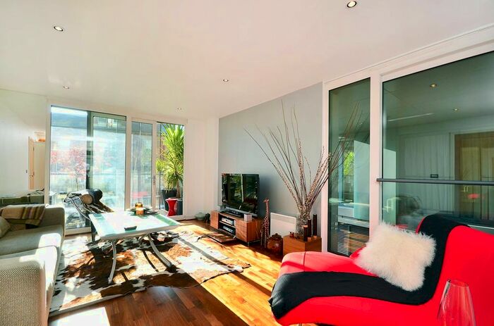 2 Bedroom Flat To Rent In Brewhouse Yard, Clerkenwell, London, EC1V