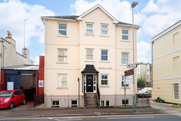 2 Bedroom Flat For Sale In Hewlett Road, Cheltenham, GL52