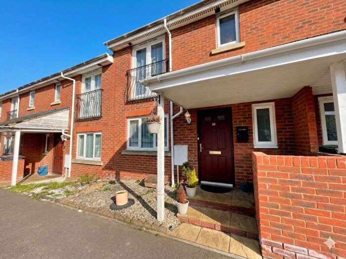 3 Bedroom Terraced House For Sale In Primrose Close, Luton, Bedfordshire, LU3