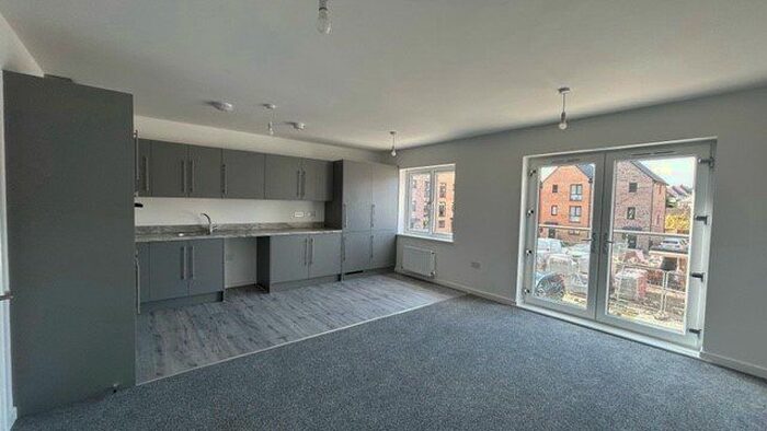 2 Bedroom Flat To Rent In Woodyard Avenue, Chesterfield, Derbyshire, S41