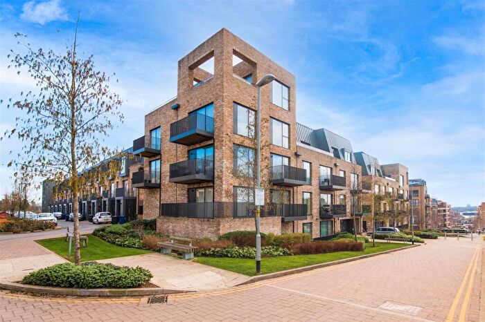 1 Bedroom Flat For Sale In Regiment Hill, Mill Hill, London, NW7