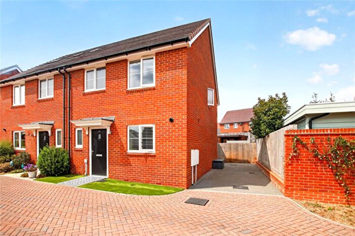3 Bedroom Semi-Detached House For Sale In Donnington Grove, Binfield, Bracknell, Berkshire, RG42