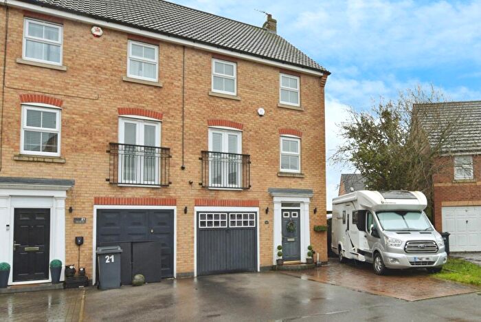 3 Bedroom Town House For Sale In Oxclose Park Way, Halfway, Sheffield, South Yorkshire, S20