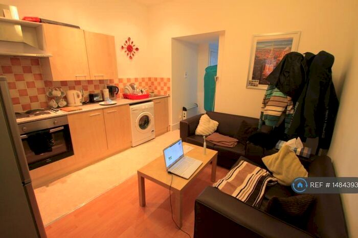 1 Bedroom Flat To Rent In Longcross Street, Cardiff, CF24