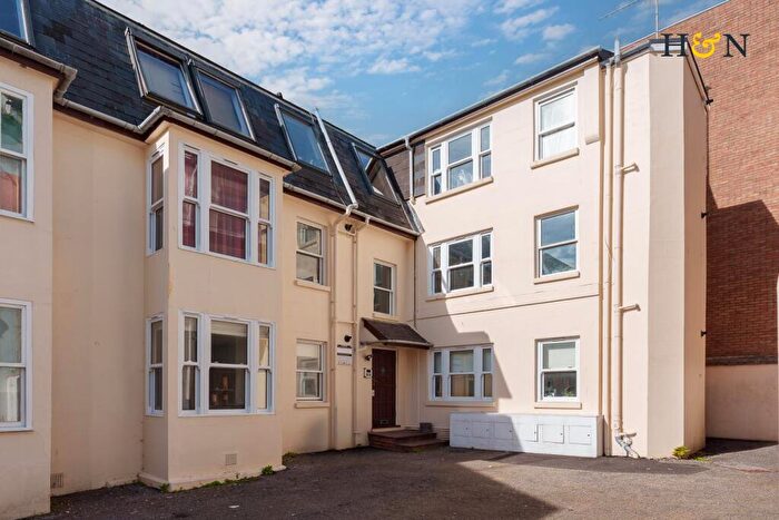 1 Bedroom Flat For Sale In Farm Road, Hove, BN3
