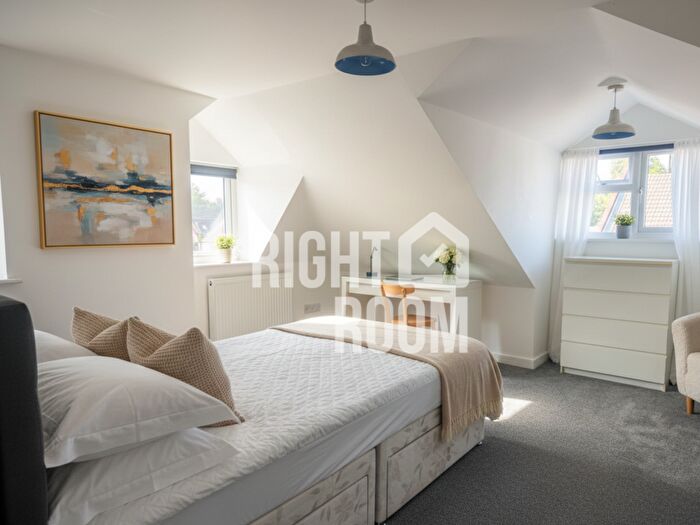 3 Bedroom Maisonette To Rent In Bed Maisonette, Charminster Road, Bournemouth, BH8