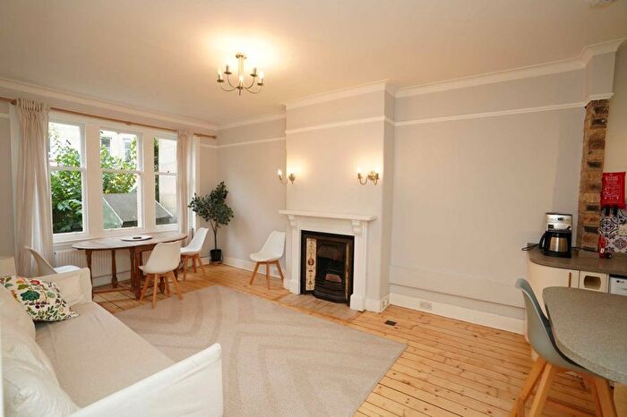 3 Bedroom Flat To Rent In Learmonth Park, Comely Bank, Edinburgh, EH4