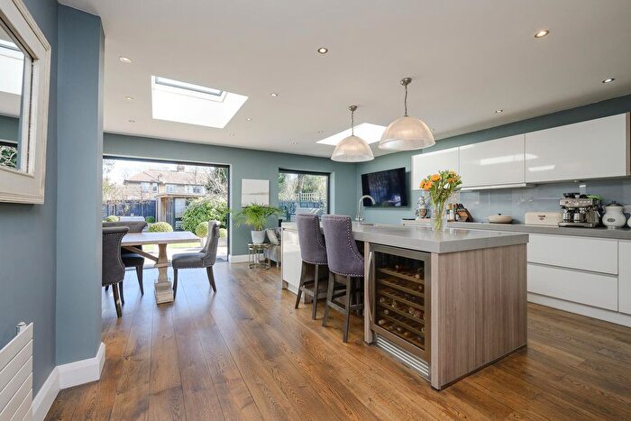 5 Bedroom Semi-detached House To Rent In Marksbury Avenue, Richmond, TW9