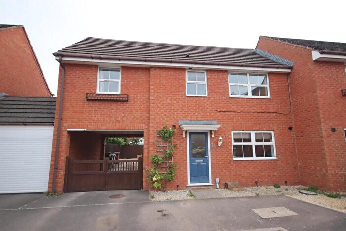 4 Bedroom Semi-Detached House For Sale In Curlew Drive, Chippenham, SN14