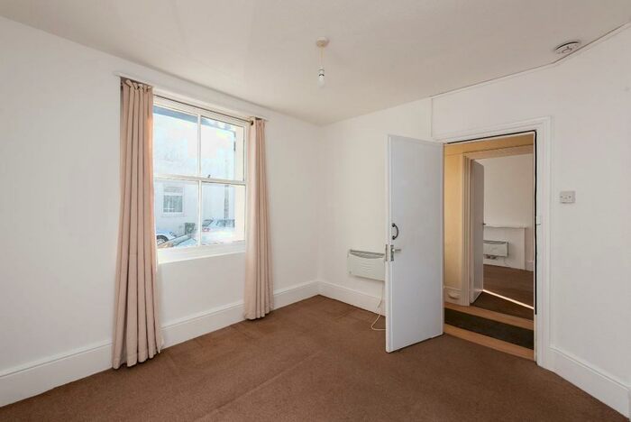 1 Bedroom Flat To Rent In Grove Street, BN2