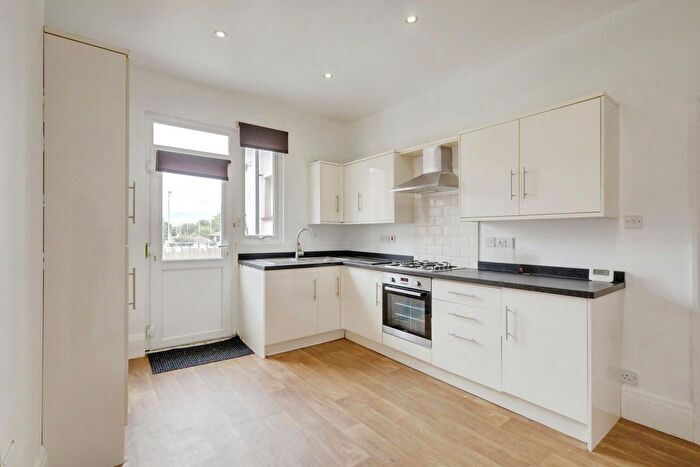 2 Bedroom Flat To Rent In London Road, Benfleet, SS7