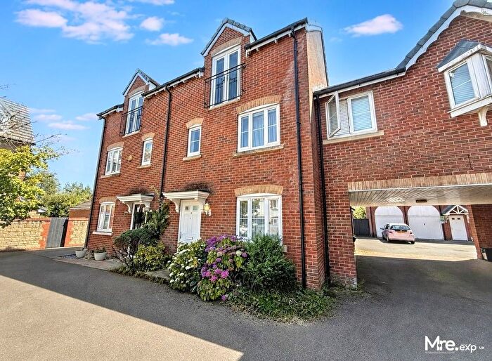 4 Bedroom Town House For Sale In Swansea Road, Clwydyfagwyr, Merthyr Tydfil, CF48