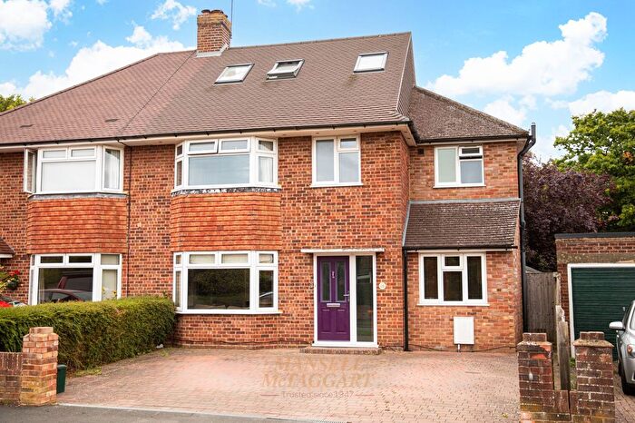 7 Bedroom Semi-Detached House For Sale In The Meadway, Horley, RH6