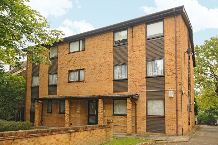 2 Bedroom Flat To Rent In Auckland Road, Crystal Palace, London, SE19