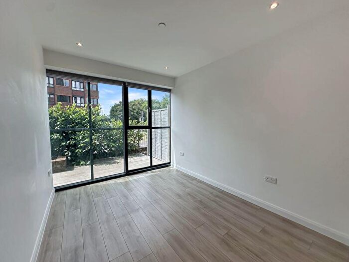 2 Bedroom Flat To Rent In Chesterfield House, Bath Road, Slough, SL1