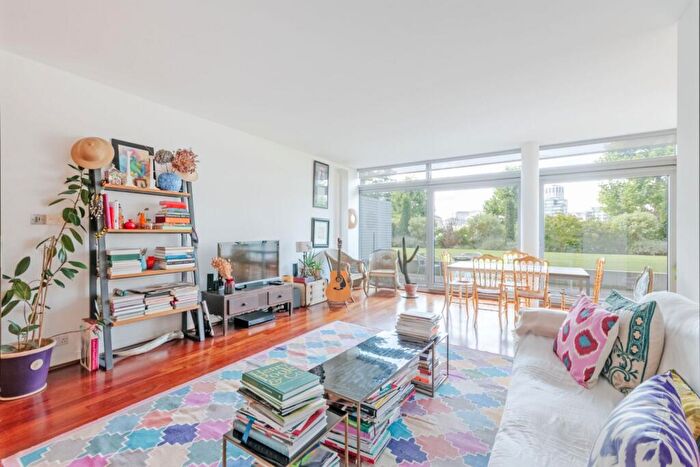 2 Bedroom Flat To Rent In Battersea Church Road, Battersea, SW11