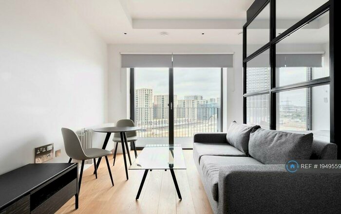 Studio To Rent In Echo House, London, E14