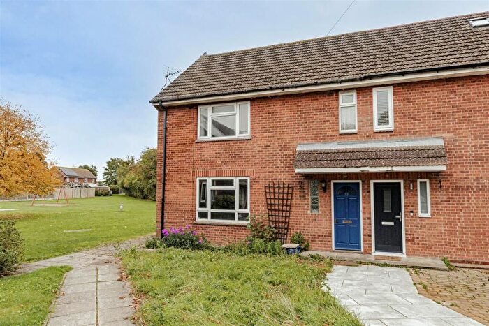 3 Bedroom Semi-Detached House For Sale In Stonar Close, Sandwich, CT13
