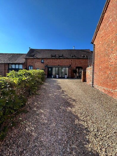 3 Bedroom Barn Conversion For Sale In Stratford Road, Henley In Arden, B95