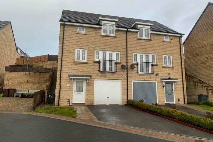 3 Bedroom Semi-Detached House To Rent In Low Whin Close, Keighley BD22