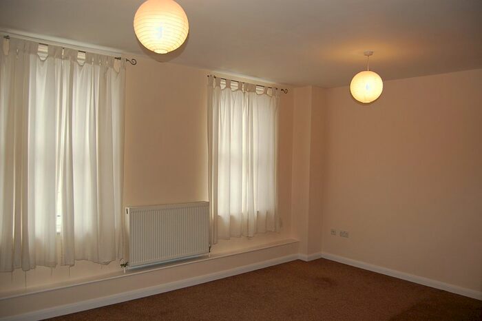 Studio To Rent In 21 Station Street, Sittingbourne, Kent ME10